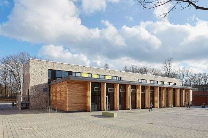 Neues Gebäude der HCA Schule Kiel - u.a. mit der Mensa 