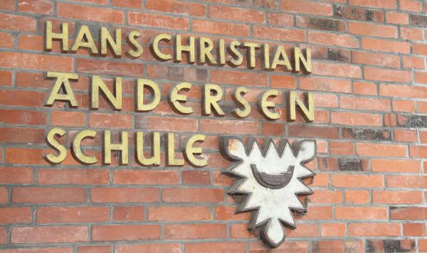 Schriftzug Hans-Christian-Andersen-Schule Kiel