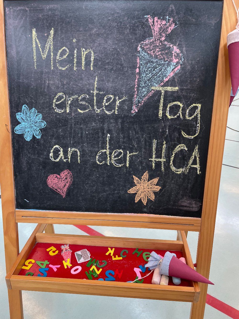 Tafel "Mein erster Schultag an der HCA"