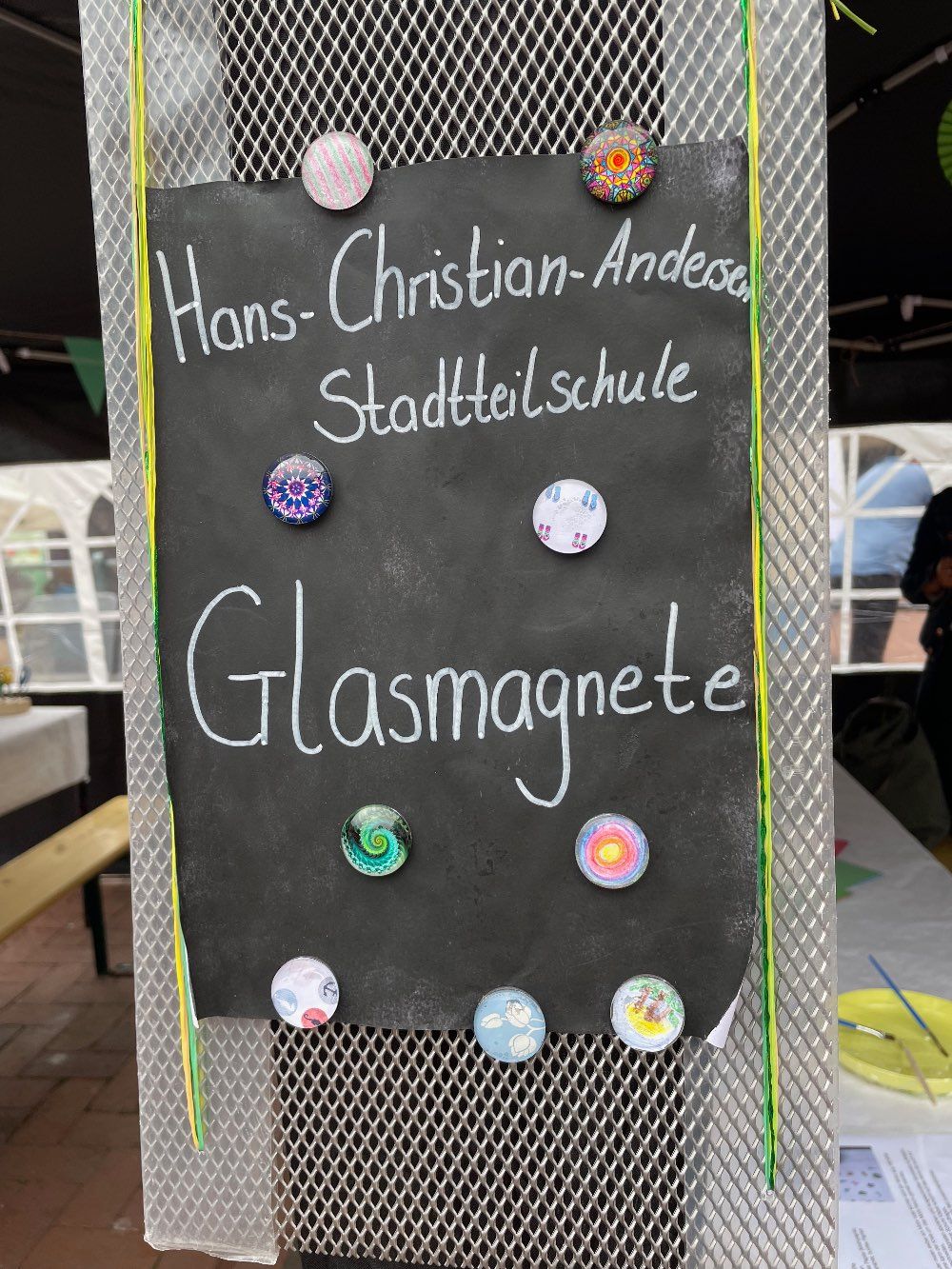 Bastelangebot: Glasmagnete selbst gestalten